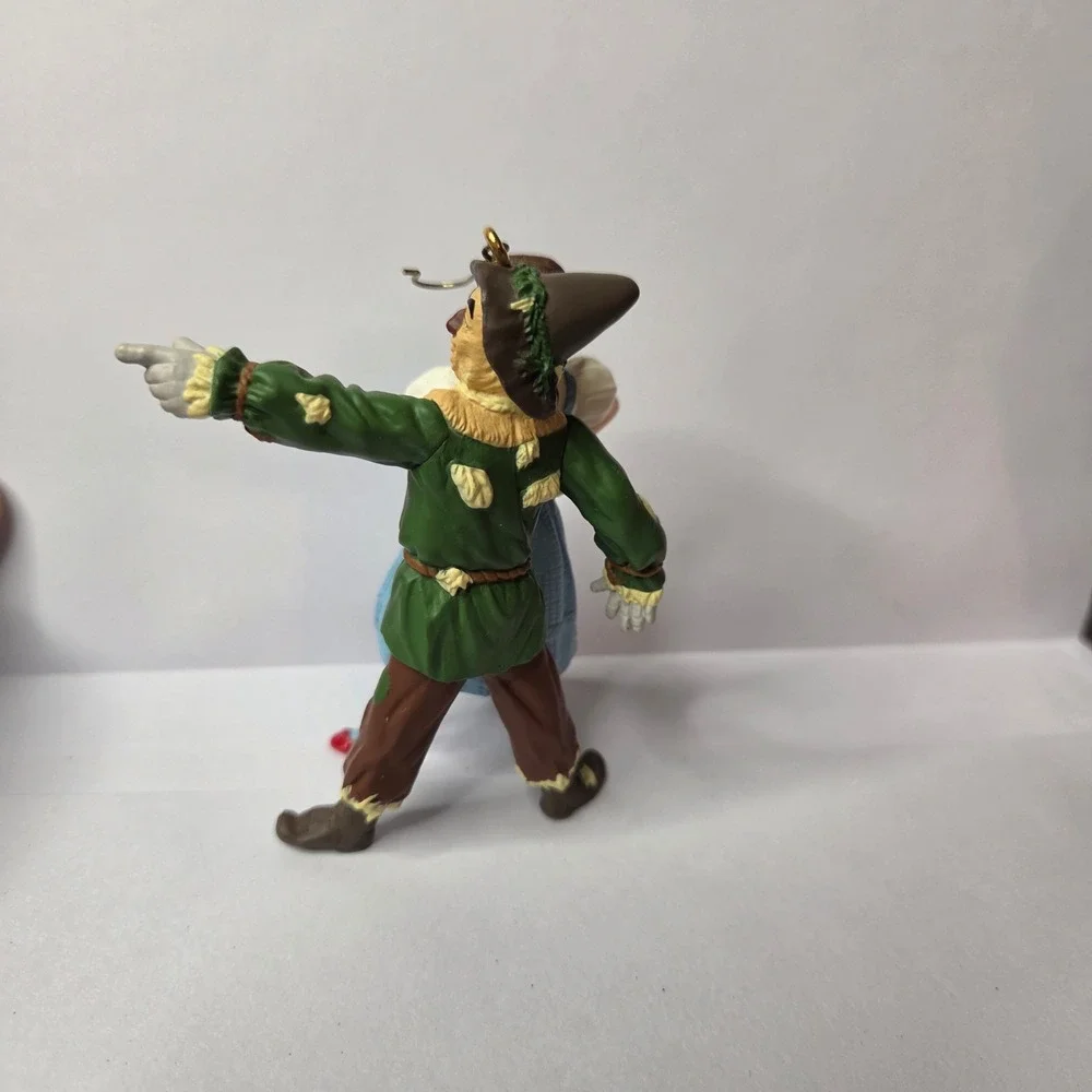 Hallmark Keepsake 2002 The Wizard of Oz Dorothy and Scarecrow Ornament Boxed